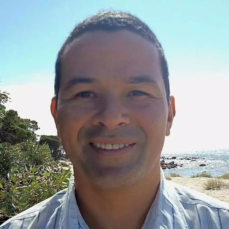 Daniel, founder of Digital Wave Web Design, outdoors by the coast